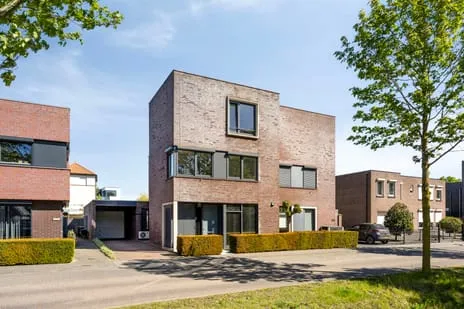Twee-onder-één-kap te koop: Landbouwlaan 251, Berghem-Zuid Berghem