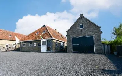 Appartement te koop: Landerum 8, Verspreide huizen Midsland-Zuid Landerum