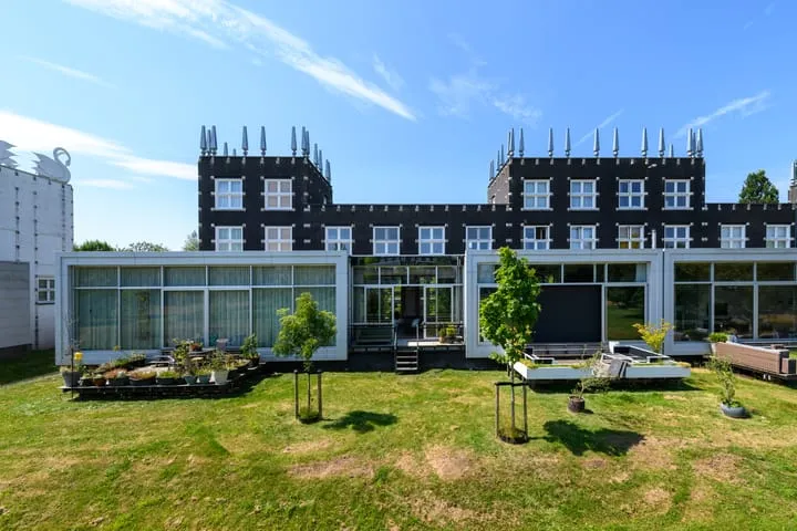 Tussenwoning te koop: Landgraaf 23, Skoatterwald Heerenveen