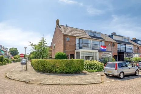 Corner house for sale: Landmanshof 36, Dorp Hendrik-Ido-Ambacht