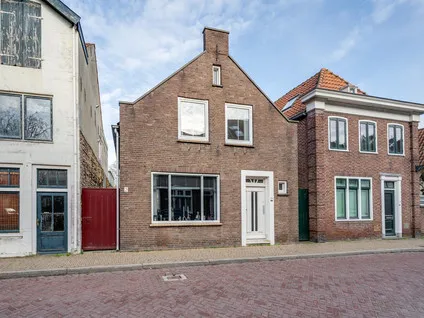 Vrijstaande woning te koop: Landpoortstraat 13, Willemstad Willemstad