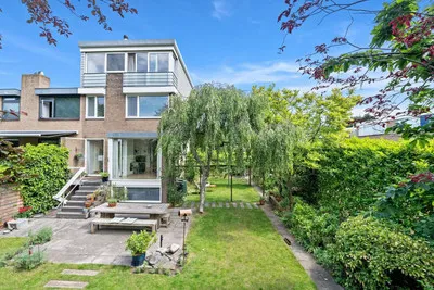 Corner house for sale: Landsteinerbocht 2, Marlot Delft