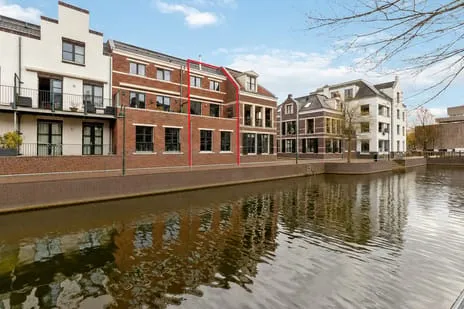 Tussenwoning te koop: Landstraat 211, Raadhuisplein Bussum
