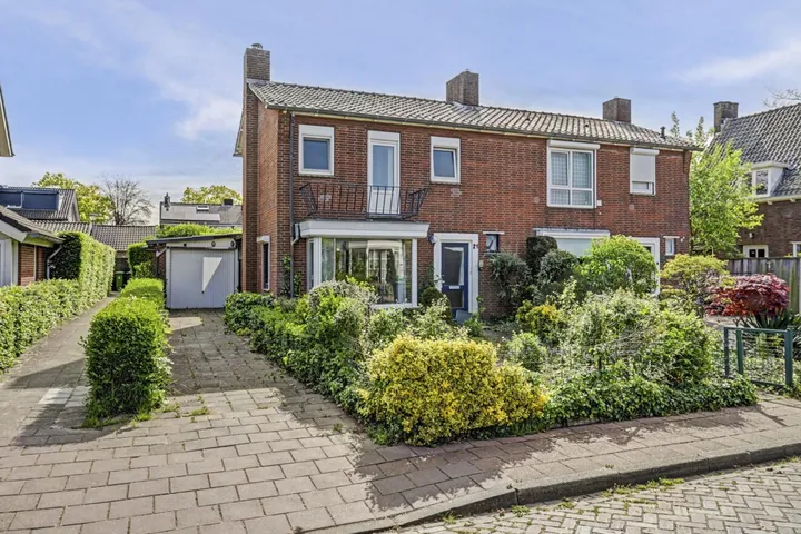 Twee-onder-één-kap te koop: Landweg 21, Dorp Warnsveld Warnsveld
