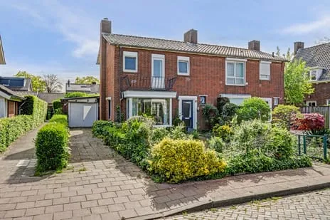 Twee-onder-één-kap te koop: Landweg 21, Dorp Warnsveld Warnsveld