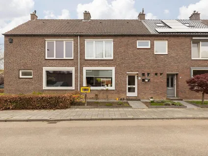 Tussenwoning te koop: Landweringstraat 80, Ophoven Sittard