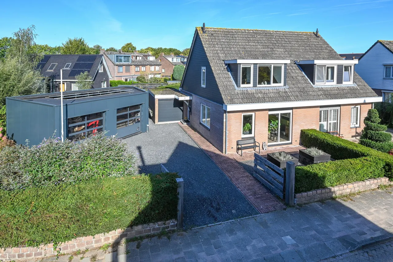 Twee-onder-één-kap te koop: Lange Wetering 1, Nederhorst Den Berg