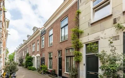 Tussenwoning te koop: Lange Wijngaardstraat 33, Bakenes Haarlem
