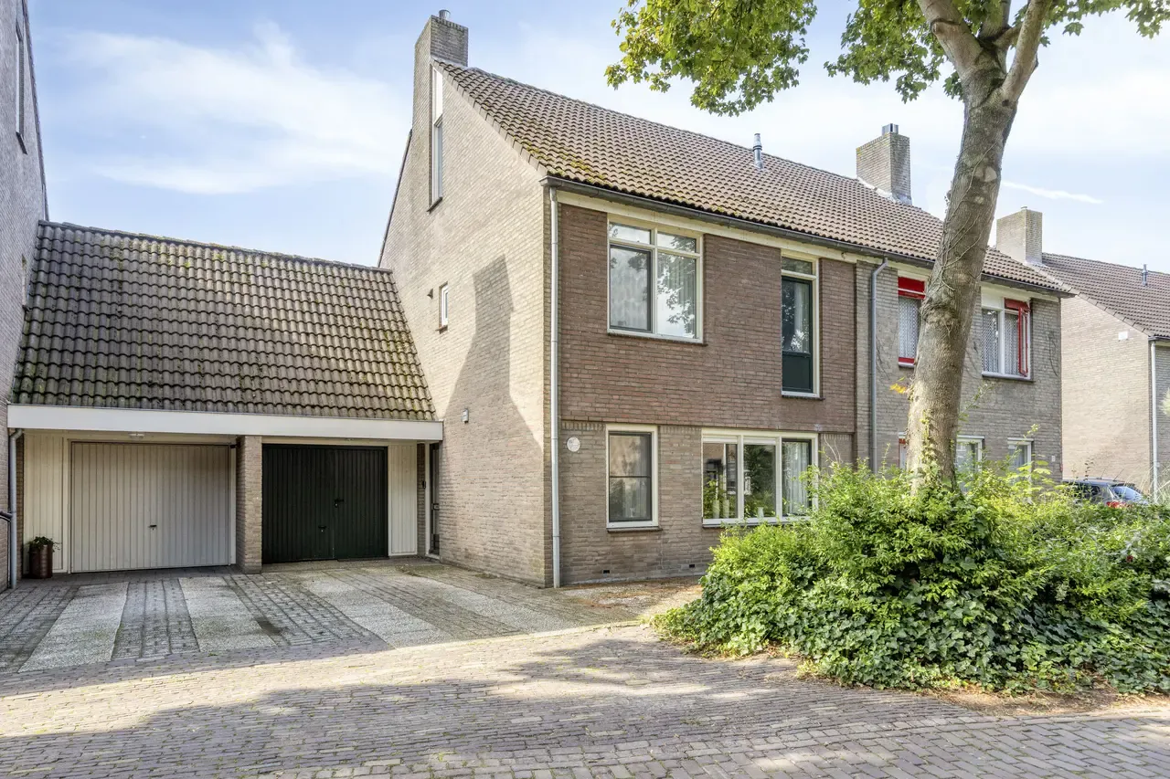 Tussenwoning te koop: Lange Zwaard 15, Beek En Donk