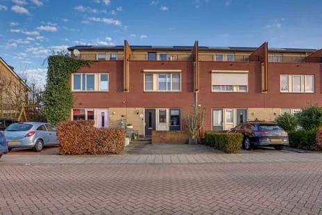Tussenwoning te koop: Lange Akker 10, Het Onderdijks Kampen