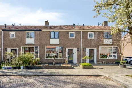 Tussenwoning te koop: Lange Brink 36, Luttelgeest-woonkern Luttelgeest