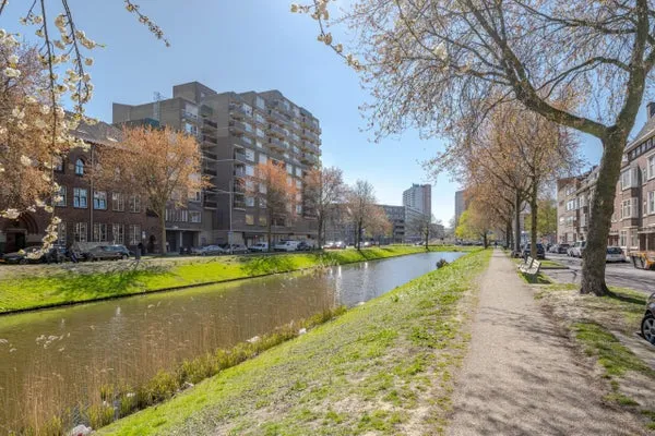 Tussenwoning te koop: Lange Hilleweg 3073BZ, Bloemhof Rotterdam