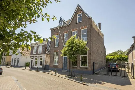 Vrijstaande woning te koop: Langestraat 11, 'S-Gravendeel