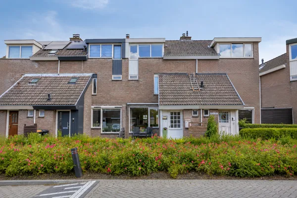 Tussenwoning te koop: Langetuin 156, Risdam-Noord - Buurt 21 00 Zwaag