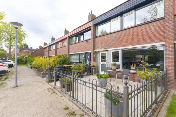 Tussenwoning te koop: Langetuin 98, Risdam-Noord - Buurt 21 00 Zwaag
