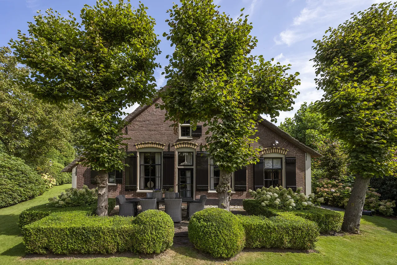 Vrijstaande woning te koop: Langeweg 5, Blaricum