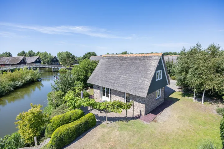 Vrijstaande woning te koop: Langezand 8, Groot binnenwater Makkum