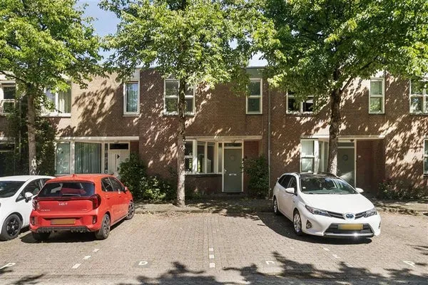 Tussenwoning te koop: Langshof 4, Binnenhof en Langshof (met Nieuwstraat) Almere