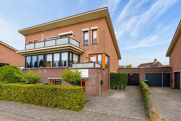 Tussenwoning te koop: Langstraat 22, Lelystad