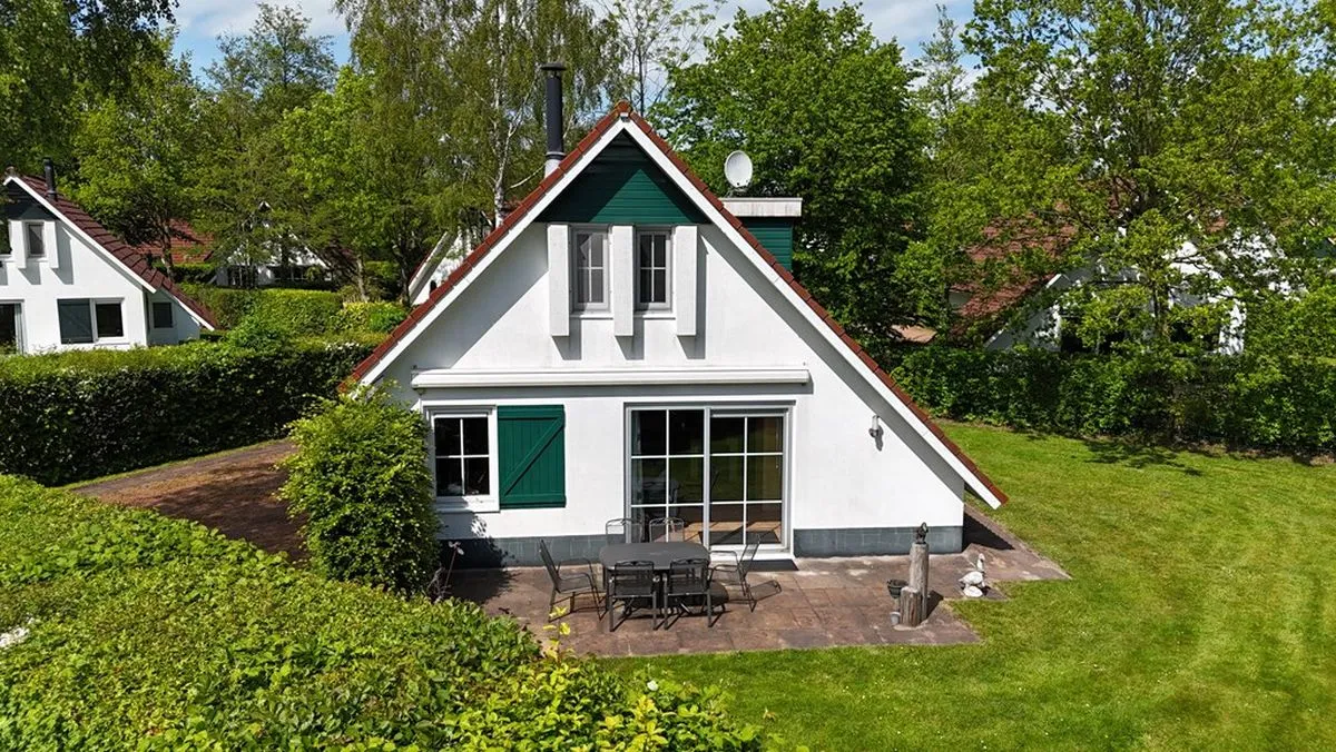 Vrijstaande woning te koop: Langwarderdyk 16-0014, Sint Nicolaasga