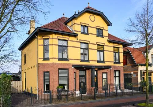 Twee-onder-één-kap te koop: Larenseweg 133, Geuzenbuurt Hilversum