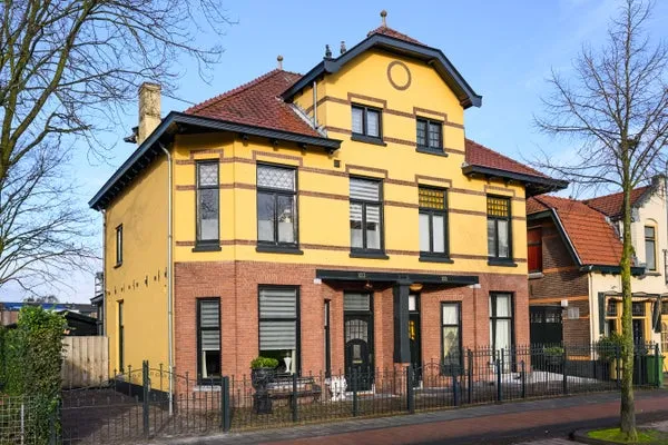 Twee-onder-één-kap te koop: Larenseweg 133, Geuzenbuurt Hilversum