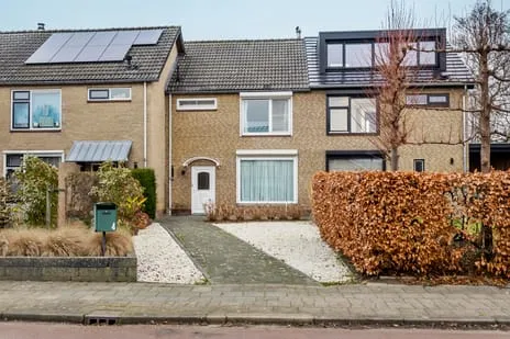Tussenwoning te koop: Larikslaan 4, Sleeuwijk west Sleeuwijk