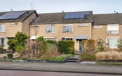 Tussenwoning te koop: Larikslaan 6, Sleeuwijk