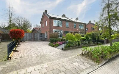 Twee-onder-één-kap te koop: Lariksstraat 15, Putten-Noord Putten