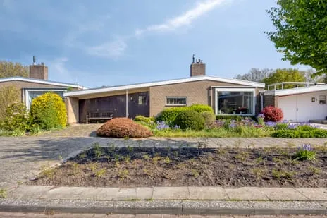Tussenwoning te koop: Lariksstraat 6, Bomenbuurt Alphen Aan Den Rijn
