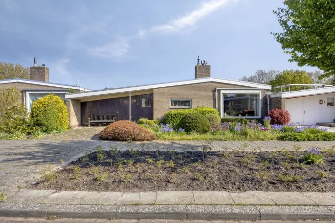 Tussenwoning te koop: Lariksstraat 6, Bomenbuurt Alphen Aan Den Rijn