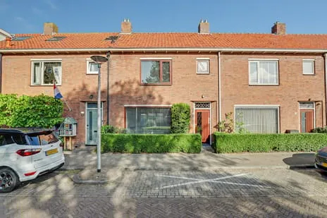 Tussenwoning te koop: Larixlaan 26, Kleine Geest en Molenwijk Monster