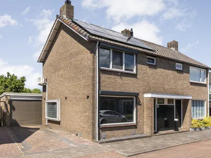 Twee-onder-één-kap te koop: Larixstraat 7, Bollebieste Zwolle