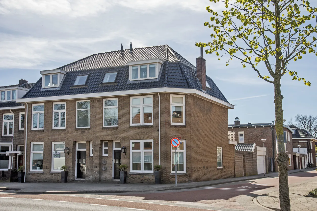Twee-onder-één-kap te koop: Lasondersingel 54, Enschede