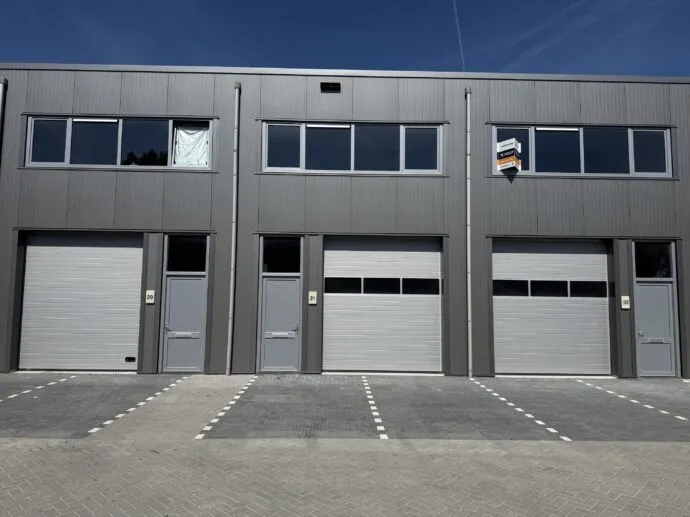 Tussenwoning te koop: Latensteinse Middenweg 31, Tiel