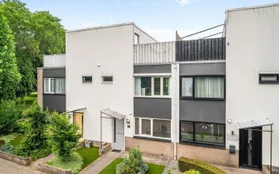 Tussenwoning te koop: Latonalaan 60, Welgelegen Apeldoorn