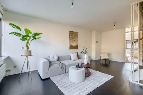 Tussenwoning te koop: Lau Mazirellaan 245, Groente- en Fruitmarkt 'S-Gravenhage