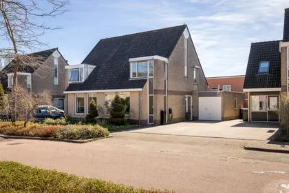 Twee-onder-één-kap te koop: Laurier 10, Voorstik Hoogkarspel