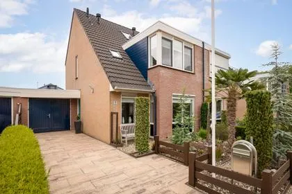 Tussenwoning te koop: Lavas 9, Voorstik Hoogkarspel