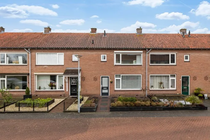 Tussenwoning te koop: Lavendelstraat 8, Wezep-Centrum Wezep