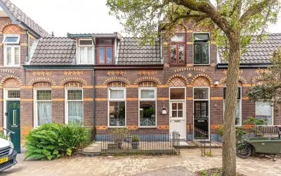 Terraced house for sale: Leeghwaterstraat 12, Geuzenbuurt Hilversum