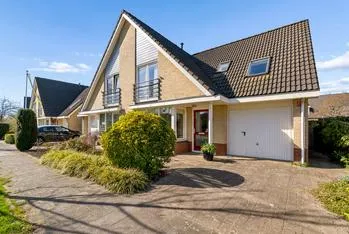 Twee-onder-één-kap te koop: Leendert Valstarstraat 19, Verzetswijk Oost Almere