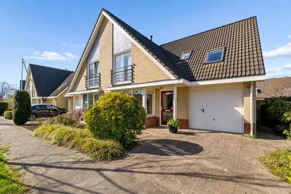 Twee-onder-één-kap te koop: Leendert Valstarstraat 19, Verzetswijk Oost Almere