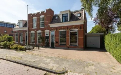 Corner house for sale: Leeuwarderweg 45, Bomenbuurt Sneek