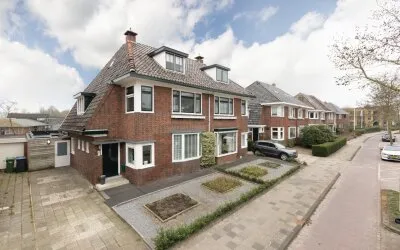 Twee-onder-één-kap te koop: Leeuwarderweg 48, Omgeving Leeuwarderweg en bungalowpark Sneek