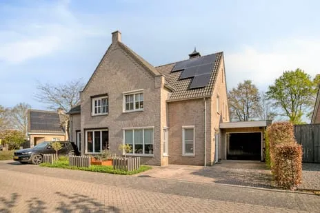 Twee-onder-één-kap te koop: Leeuwebek 12, Wanroij Wanroij