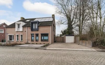 Twee-onder-één-kap te koop: Leeuwerik 55, Waspik beneden Waspik