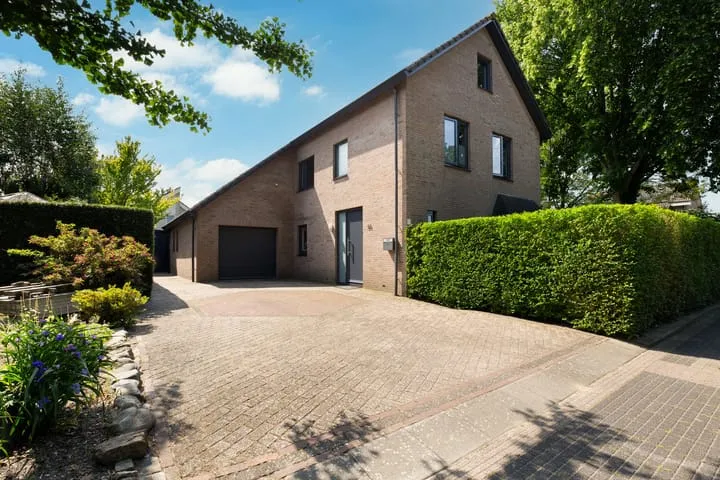 Vrijstaande woning te koop: Leeuwerik 65, Waspik beneden Waspik