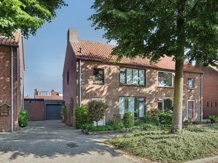 Twee-onder-één-kap te koop: Leeuweriklaan 24, Hapert Zuid-West Hapert