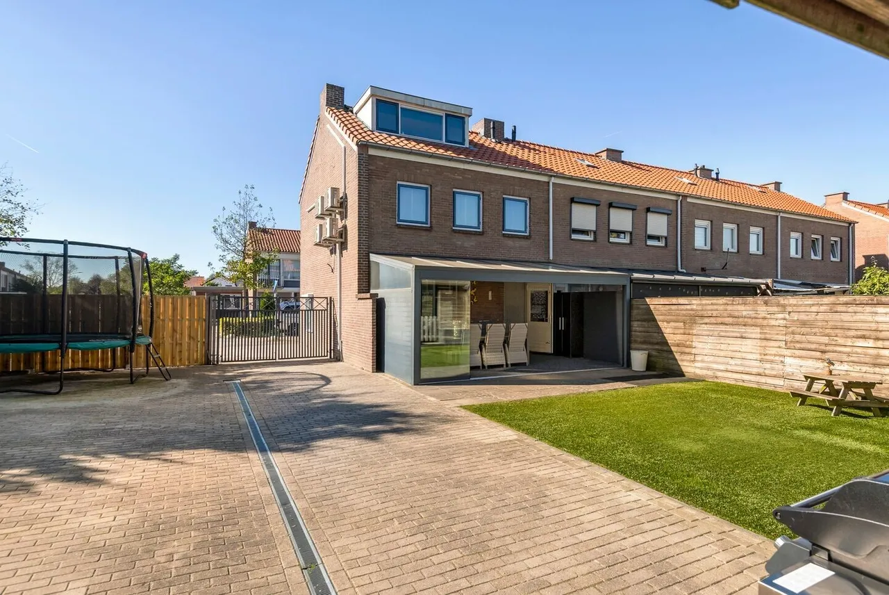 Hoekwoning te koop: Leeuweriklaan 45, Tiel